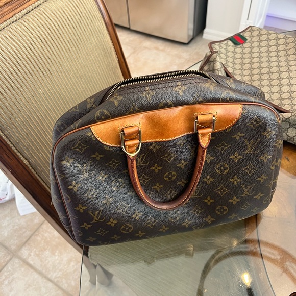 Authentic Louis Vuitton bag - Picture 1 of 4